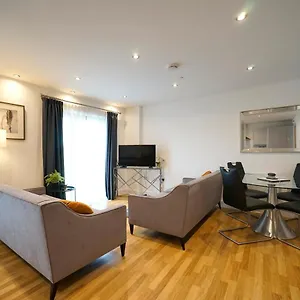 modern-2-bed-apartment-with-juliet-balcony-dhb-stays.yorkshirehotels.net/