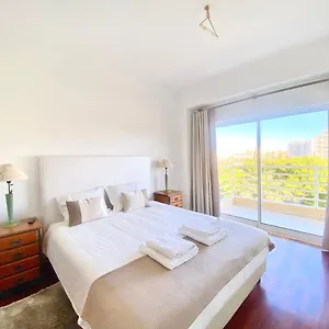 vilamoura-central-2-bedroom-flat.hotelaalgarve.com/
