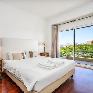 vilamoura-central-2-bedroom-flat.hotelaalgarve.com/