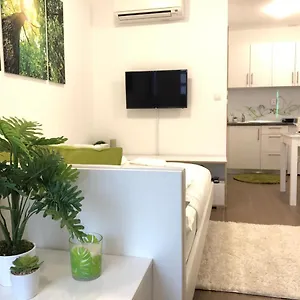Luxury Central Studio Under The Castle Appartement
